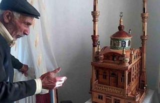 Odun parçalarını adeta sanata dönüştürüyor