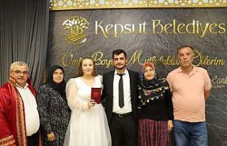 Oğlunun doğum gününde nikahını kıydı