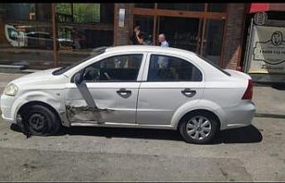 Önce park halindeki araca sonra yayaya çarptı:...