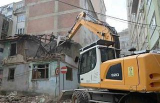 Osmangazi’de metruk bina temizliği