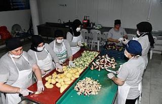 Osmaniye Belediyesi Aşevinin kazanları vatandaşlar...