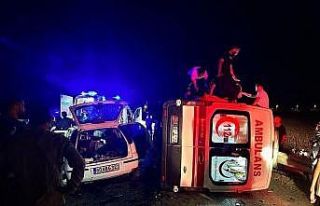 Osmaniye’de ambulansla otomobil kafa kafaya çarpıştı:...