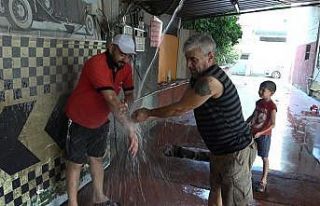 Osmaniye’de sıcak hava oto yıkamacıların yüzünü...