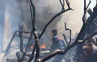 Ot yangını depoyu küle çevirdi