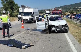 Otomobil bariyere çarptı: 10 yaşındaki çocuk...