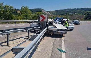 Otomobil bariyere saplandı: 1 ölü