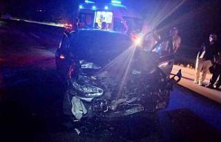 Otomobil ile hafif ticari araç çarpıştı: 3 yaralı