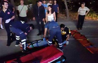 Otomobil ile motosiklet kafa kafaya çarpıştı:...