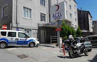 Otomobil sürücüsü geri manevra yaparken yayaya...