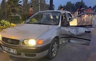 Otoparktan çıkan otomobile çarpan motosiklet sürücüsü...