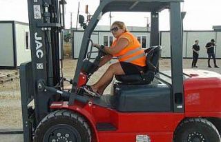 (Özel) Bu kadınlar forklift operatörü