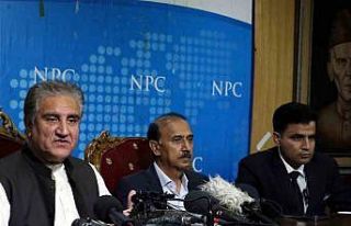 Pakistan’da muhalif siyasetçi Qureshi gözaltına...