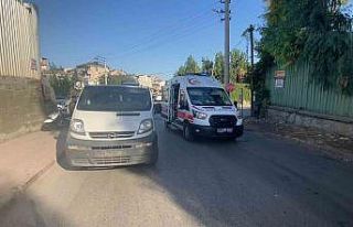 Panelvan motosiklete çarptı: 1 yaralı