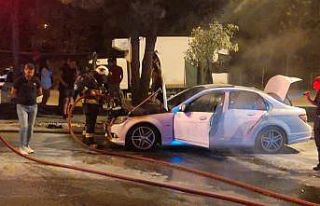 Park halindeki otomobilde korkutan yangın