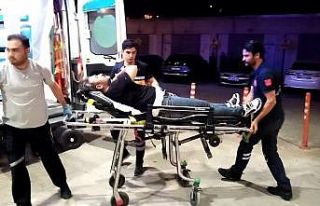 Parkta iki grup arasında bıçaklı kavga: 3 yaralı