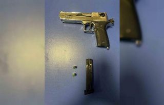 Pendik’te mahallede silahlı kavga eden şahıslar...