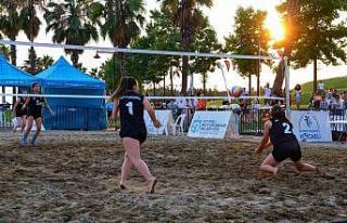 Plaj şenliklerinde kıyasıya yarış