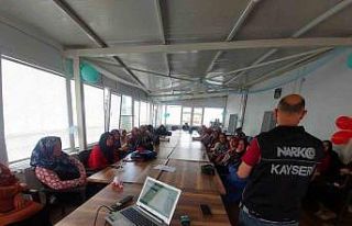 Polis bir yandan tacirlere geçit vermiyor, bir yandan...