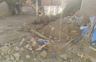 Polis ekiplerini harekete geçiren bahçede bomba...