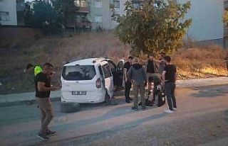 Polis otosu ile pikap çarpıştı: 2’si polis 3...
