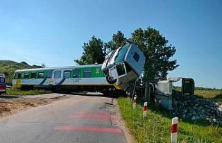 Polonya’da yolcu treni kamyonla çarpıştı: 22...