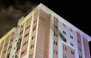 Prizde unutulan ütü evi yaktı