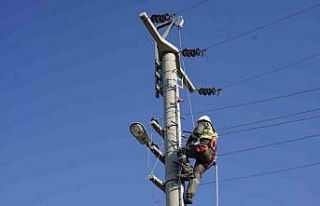 Rekor sıcaklarda tüketim artışına rağmen elektrik...