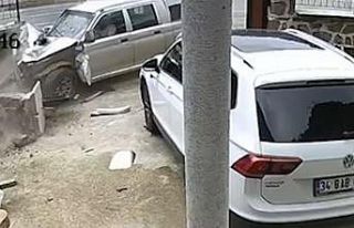 Rize’de kamyonetin bahçe duvarına çarptığı...