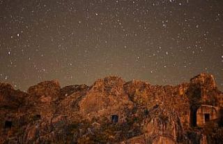 Roma döneminden kalan kaya mezarları ilgi çekiyor