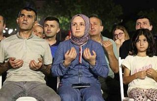 Saatler 03.02’de eller semaya açıldı