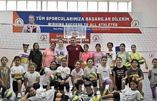 Sadece voleybol değil rakibe saygıyı da öğreniyorlar