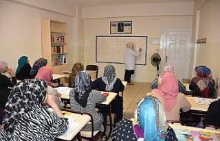 Şahinbey bünyesinde okuma yazma öğreniyorlar
