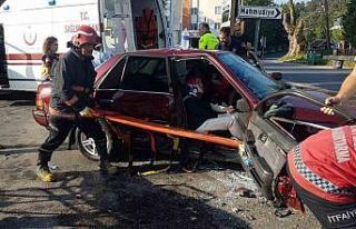 Sakarya’da iki otomobil çarpıştı: 2 yaralı