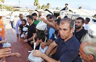 Samandağ Kaymakamlığı vatandaşlara yemek dağıttı