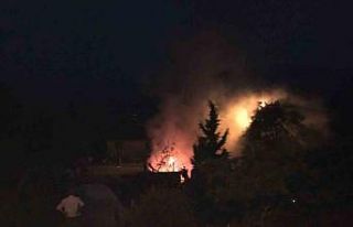 Samanlık yangınında 60 balya ve 1 ton dökme saman...