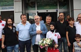 Şampiyon Azra Nur’a Muhteşem Karşılama