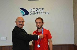 Şampiyon sporcu Rektör Sözbir ile bir araya geldi