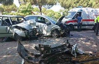 Samsun’da 2 otomobil kafa kafaya çarpıştı: 3...