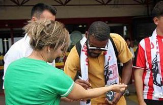 Samsunspor’un yeni yıldızı Ntcham havalimanında...