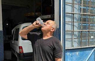 Sanayi esnafının sıcağa rağmen zorlu mesaisi