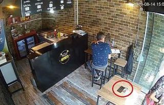 Saniyeler içinde cep telefonunu böyle çaldı...