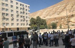 Şanlıurfa’da iş makinesinin altında kalan kadın...