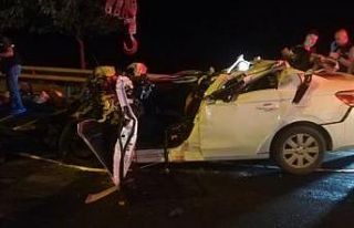 Şanlıurfa’da otomobil tıra arkadan çarptı:...