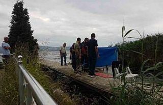 Sapanca Gölü’nde teknede mahsur kalan 3 kişi...