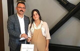 Şemdinli’de başarılı öğrenciler ödüllendirildi