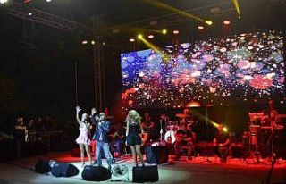 Serdar Ortaç Marmaris’te konser verdi