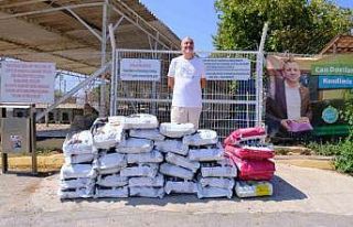 Sergisinin gelirini can dostlara bağışladı