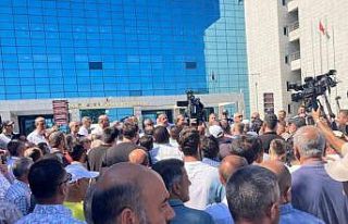 Servis şoförlerinden ABB önünde eylem