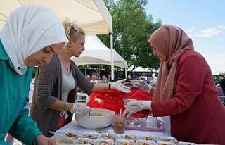 Sevgi evinde aşure coşkusu