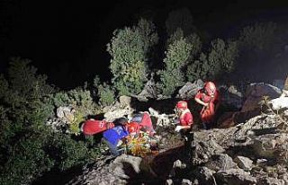 Seydikemer’de kayalıklara düşen kişi kurtarıldı